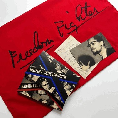 Malcolm X 100 Anos - Kit Exclusivo Com 2 Livros + Bandeira + Postais